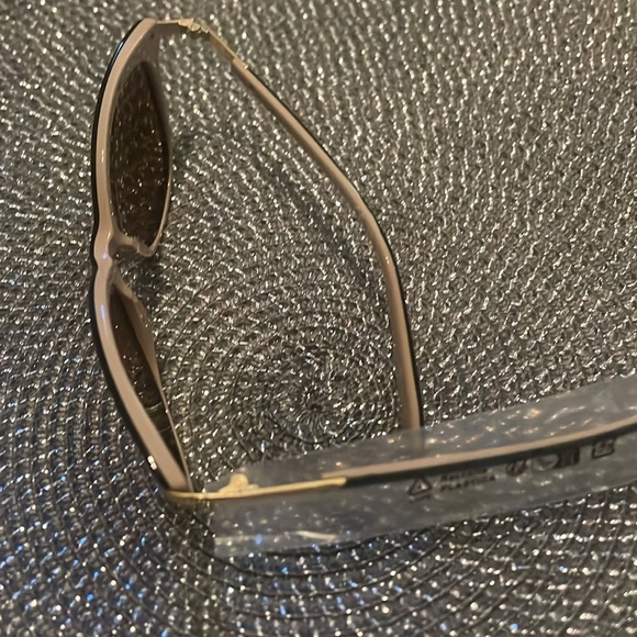 Ladies Ralph Sunglasses - Picture 2 of 3